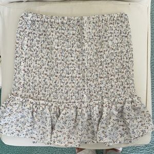 Never worn mini ruffle skirt. Trending now!